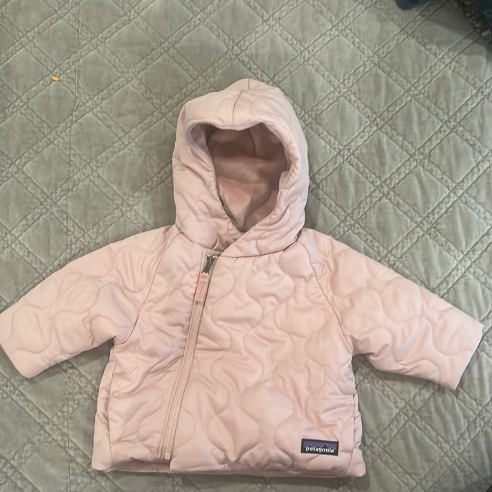 Excellent Condition (never actually worn) Patagonia baby coat 3-6 months